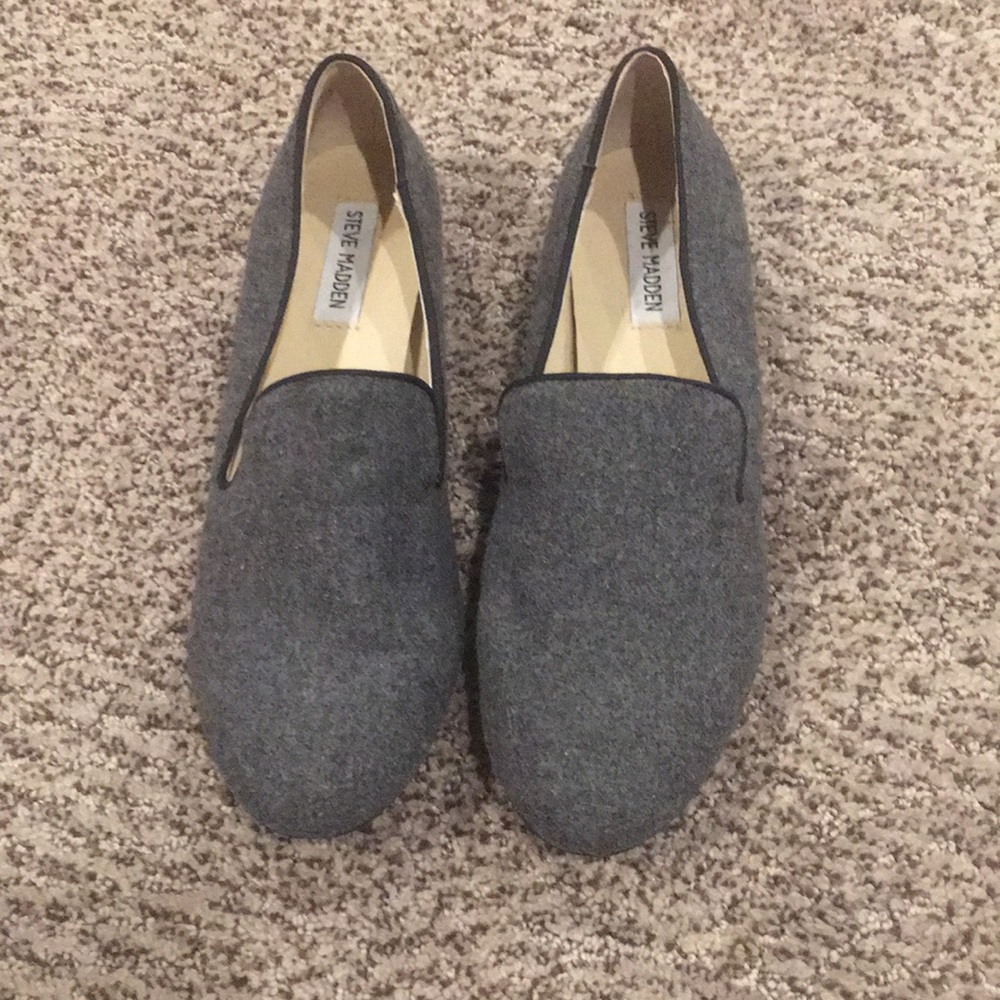 Steve Madden grey flats
